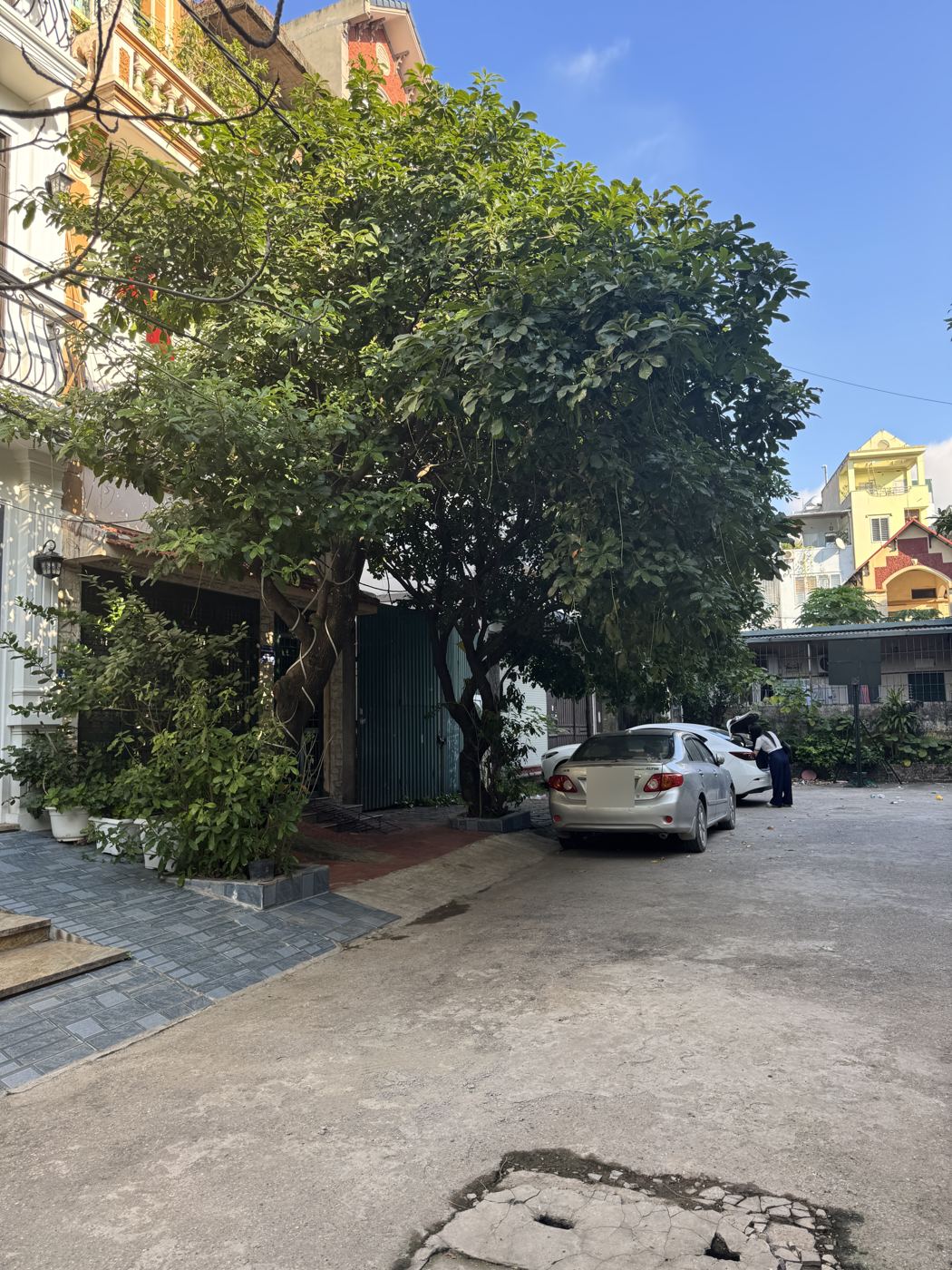 Ngõ, ô tô đậu cửa – nhà Đông Ngạc mã căn 1