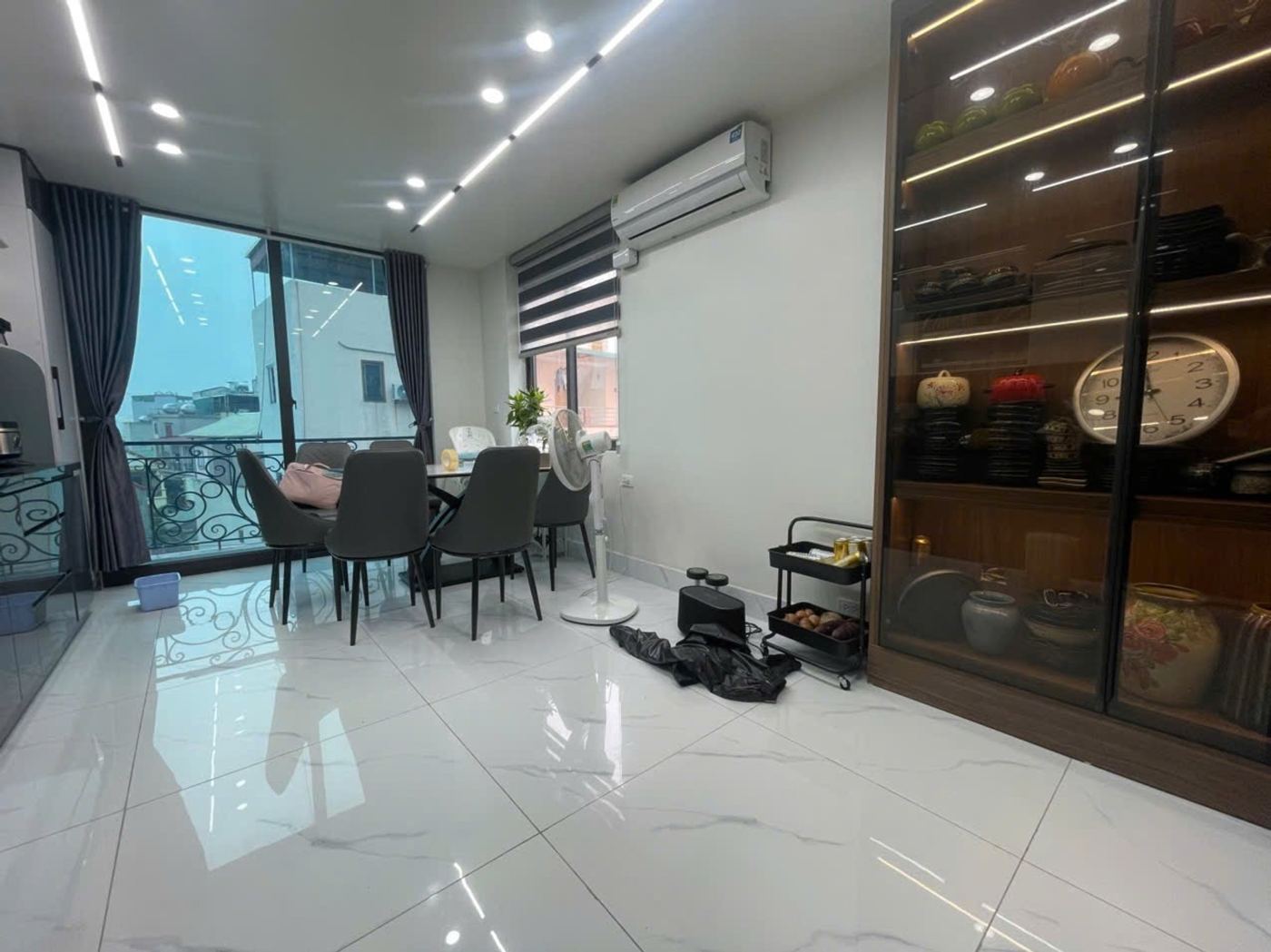 Bàn ăn – nhà Tây Tựu mã căn 110