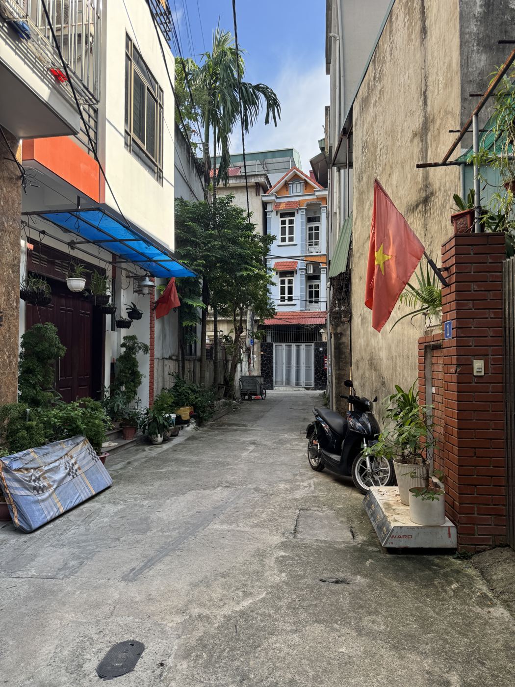 Ngõ trước nhà – nhà Tây Tựu mã căn 111