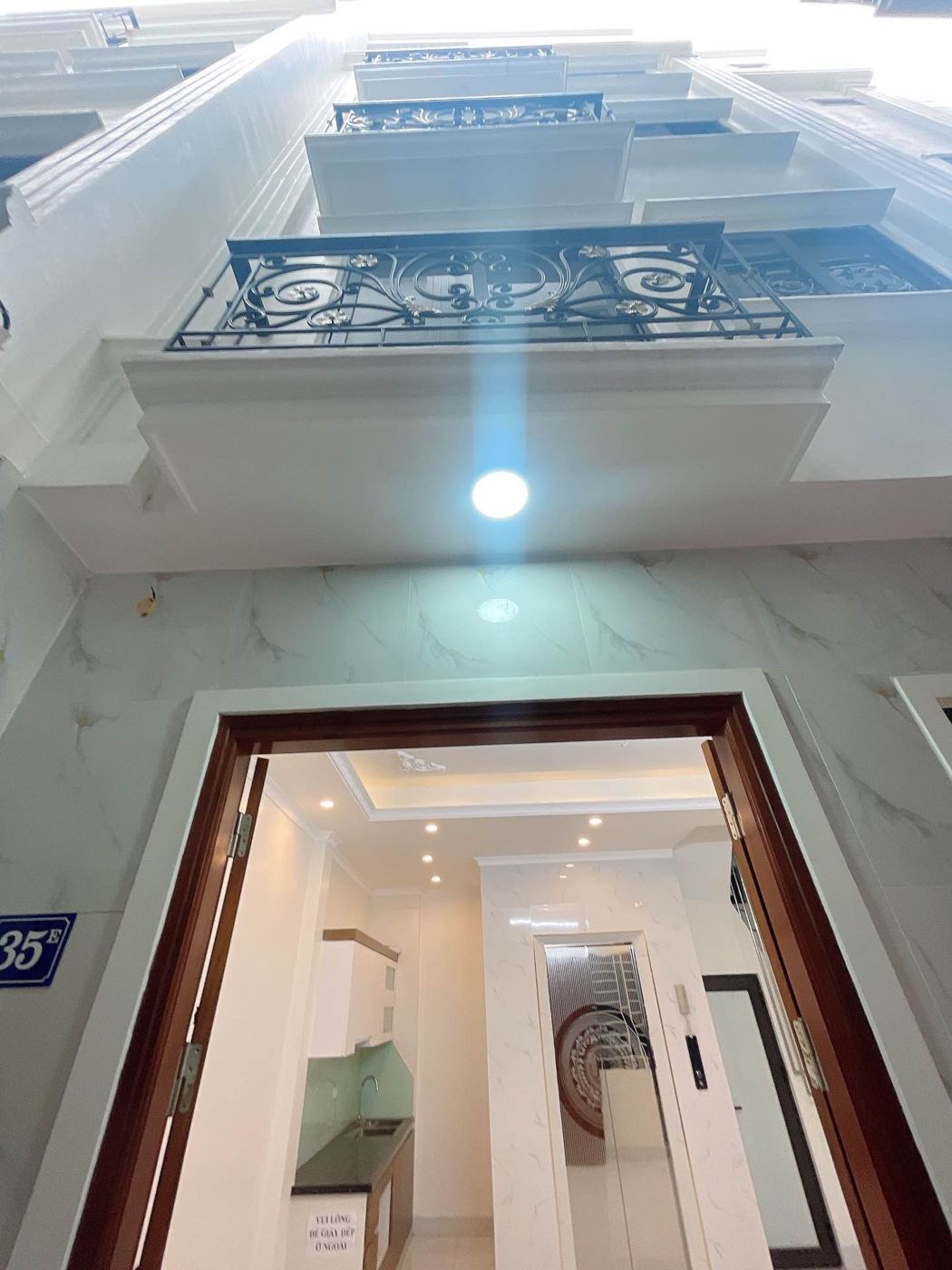 Cửa vào – nhà Thượng Cát mã căn 120