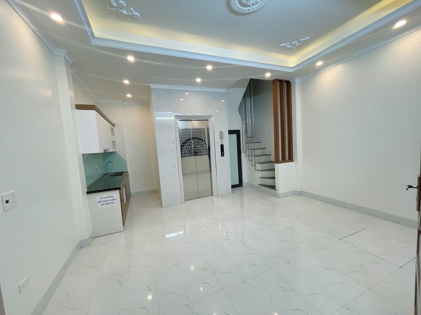 Tầng 1: phòng khách, bếp, thang máy – nhà Thượng Cát mã căn 120