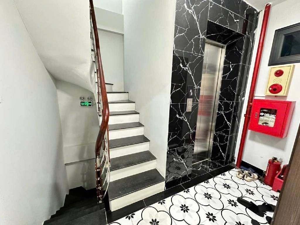 Sảnh thang máy, cầu thang – nhà Tây Tựu mã căn 13