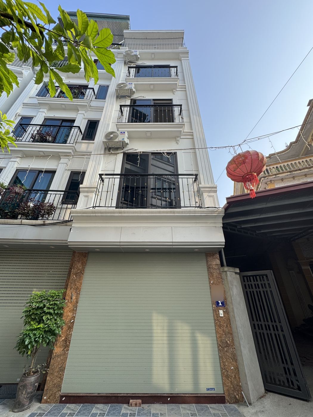 Mặt tiền nhìn lên – nhà Thượng Cát mã căn 213