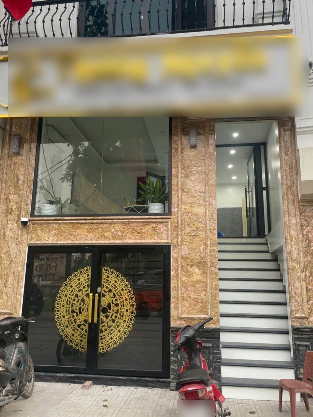 Cửa tầng 1 – nhà Tây Tựu mã căn 222