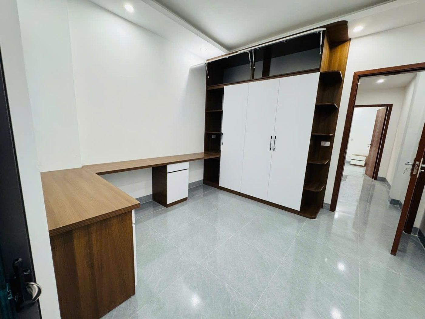 Bàn làm việc – nhà Thượng Cát mã căn 271