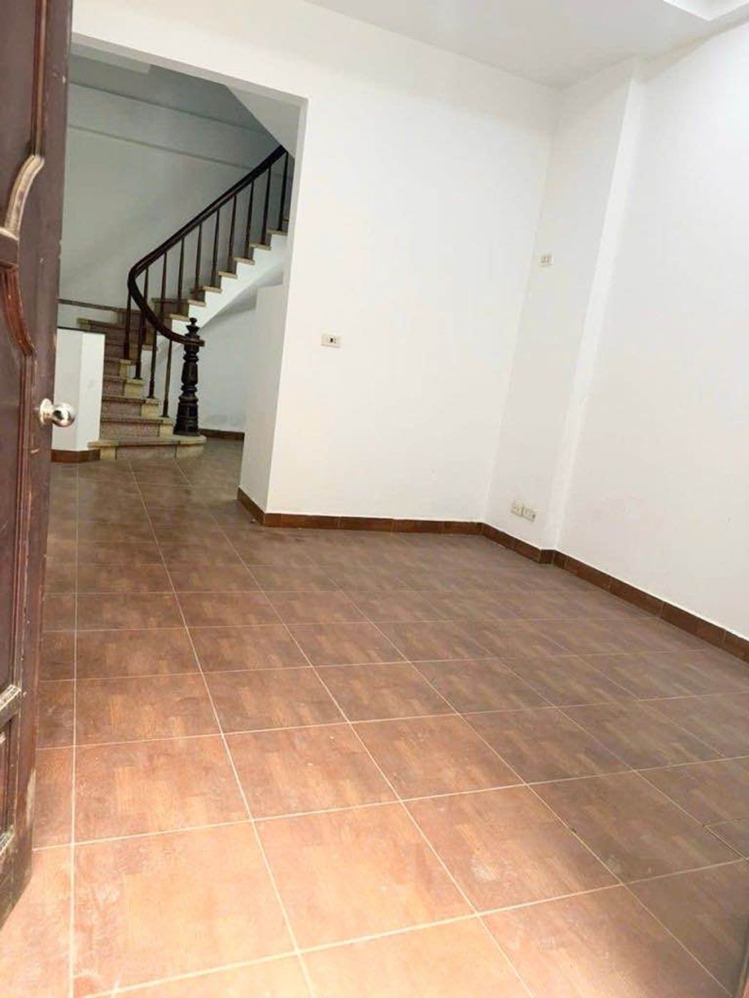 Phòng và cầu thang – nhà Phú Diễn mã căn 304
