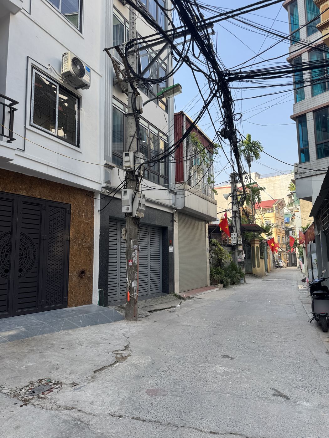 Ngõ trước nhà – nhà Xuân Đỉnh mã căn 42
