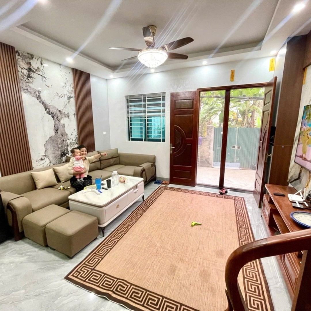 Phòng khách nhìn ra cửa – nhà Thượng Cát mã căn 53