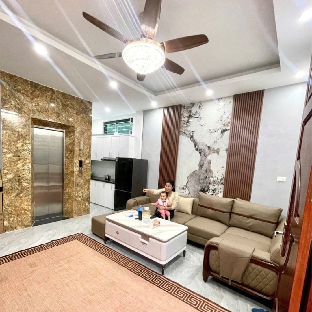Phòng khách và thang máy – nhà Thượng Cát mã căn 53