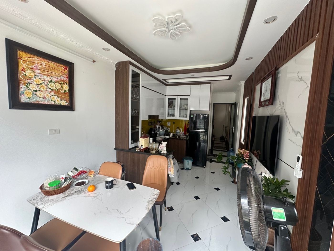 Phòng khách và bếp – nhà Phú Diễn mã căn 61