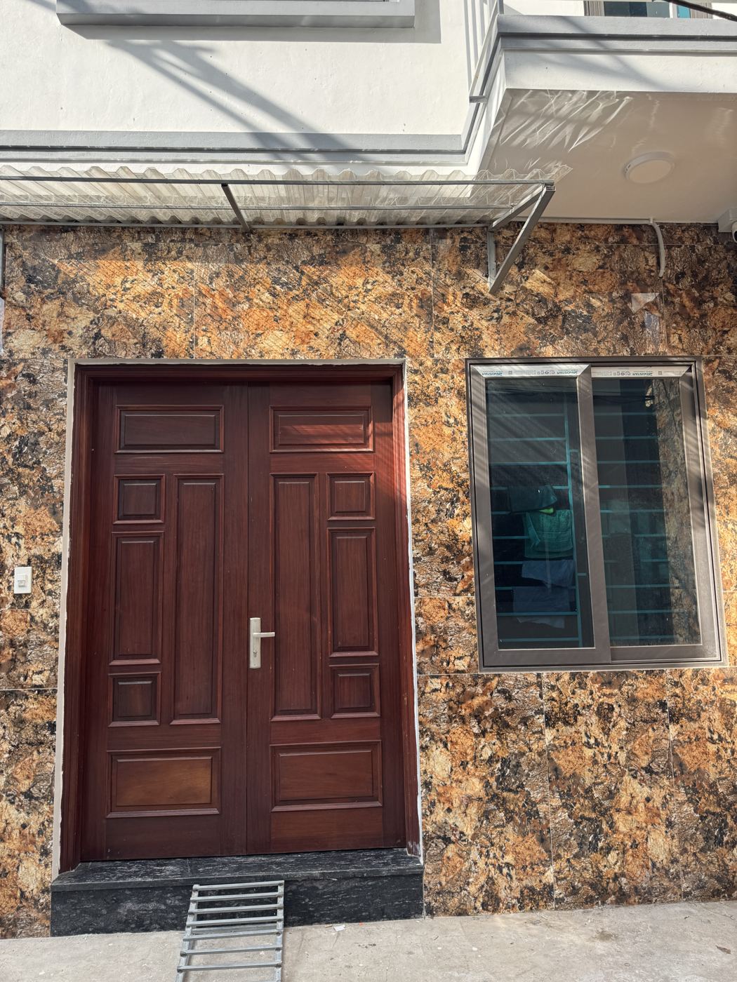 Cửa chính – nhà Thượng Cát mã căn 707