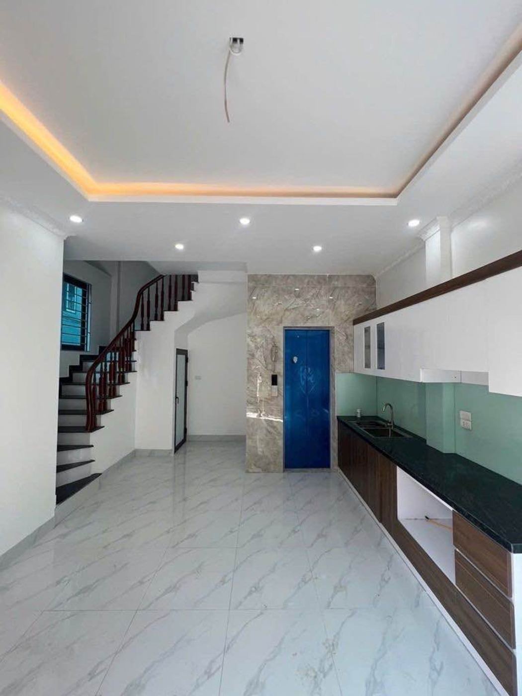 Tầng 1, cầu thang – nhà Thượng Cát mã căn 707