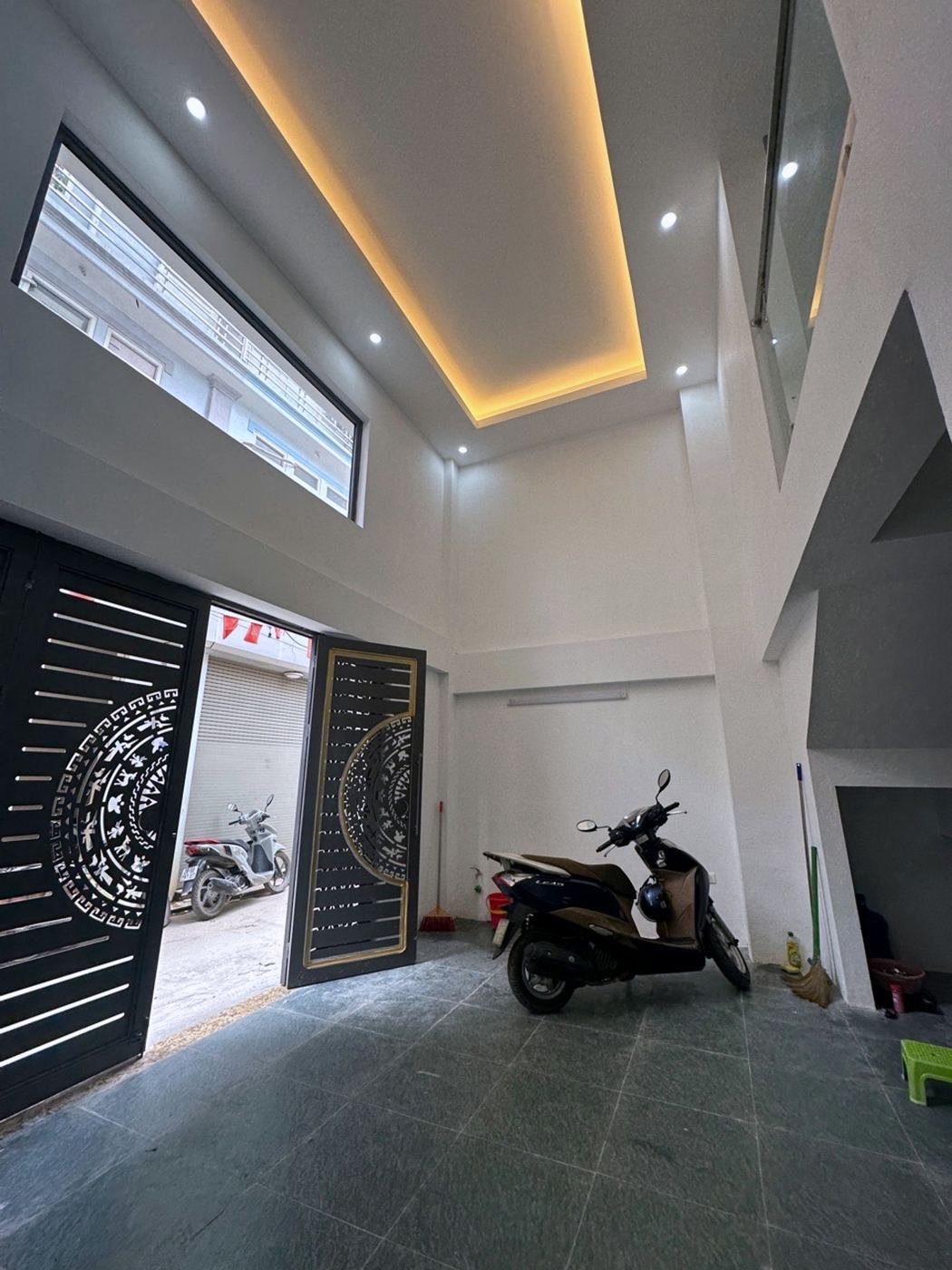 Tầng 1 nhìn ra cửa – nhà Tây Tựu mã căn 744