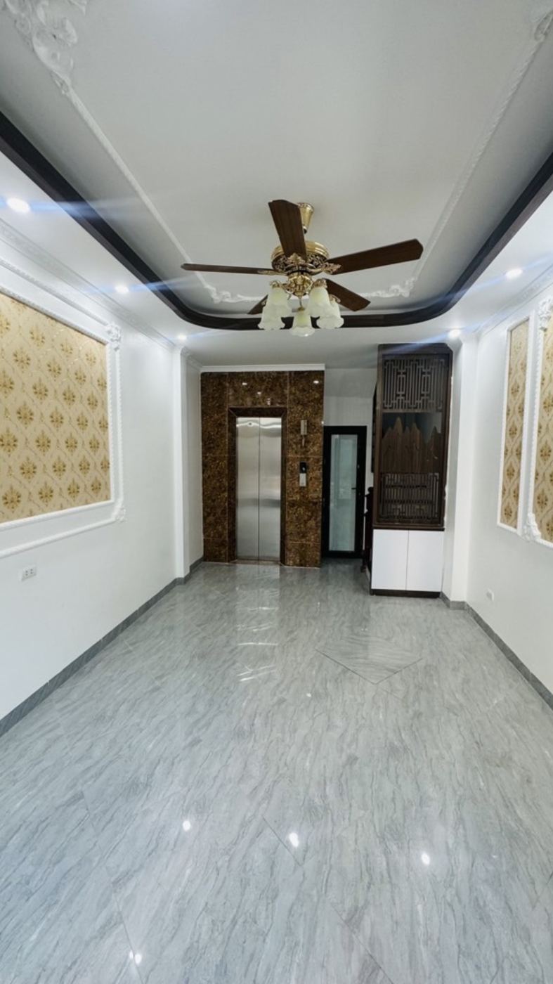 Phòng có quạt trần – nhà Phú Diễn mã căn 76
