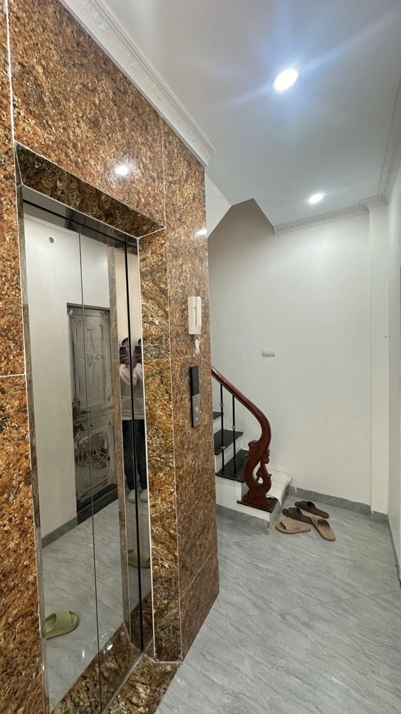 Thang máy – nhà Phú Diễn mã căn 76